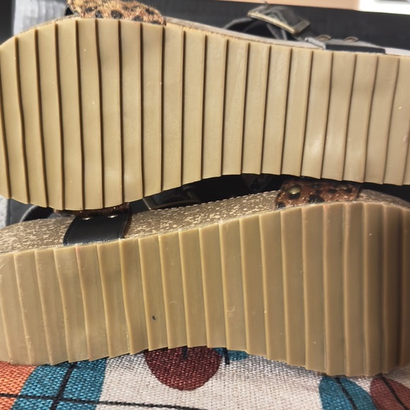 Leopard print and Black Wedge sandals with Stylish leopard print Design size 6 - Picture 5 of 6